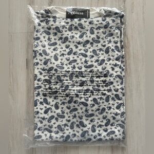 NWT Express Men’s Slub Crew Neck T-shirt in Paisley Prints